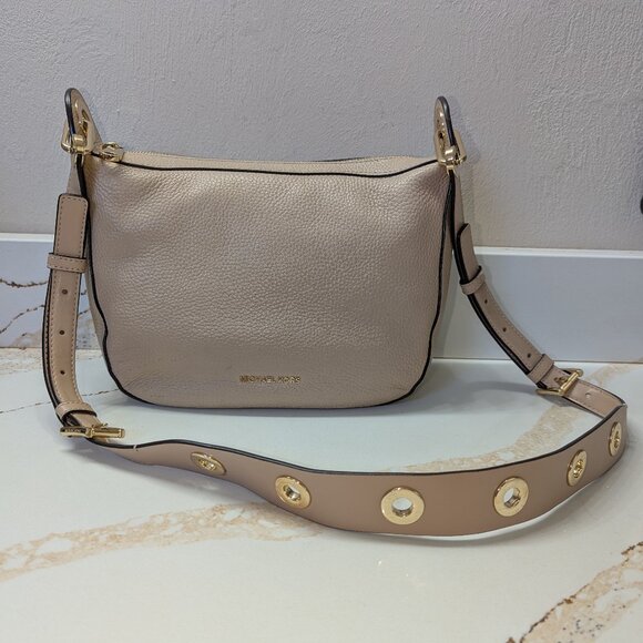 Michael Kors Handbags - Michael Kors beige crossbody bag, EUC! Very cool strap!